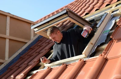Pose de fenêtres de toit Velux à Courtempierre